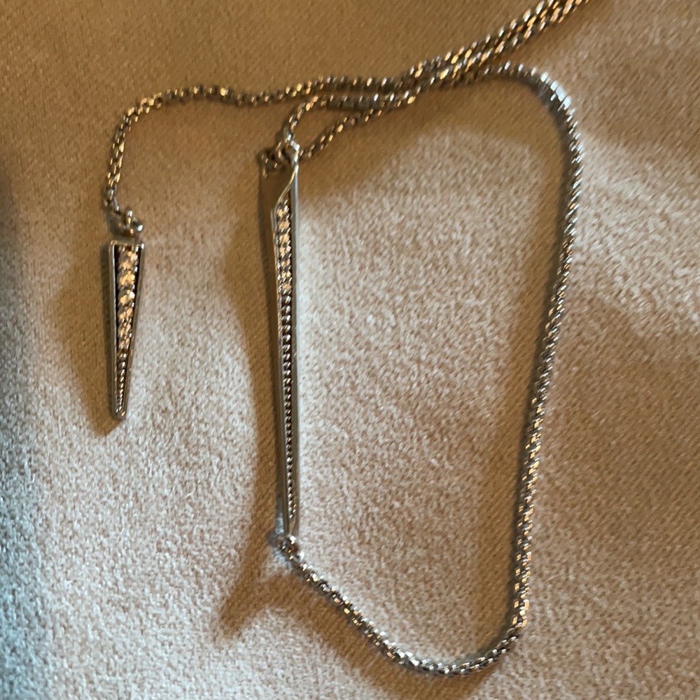 Kendra Scott Vivian Necklace- Silver NWT/box 🎁 - Picture 3 of 3